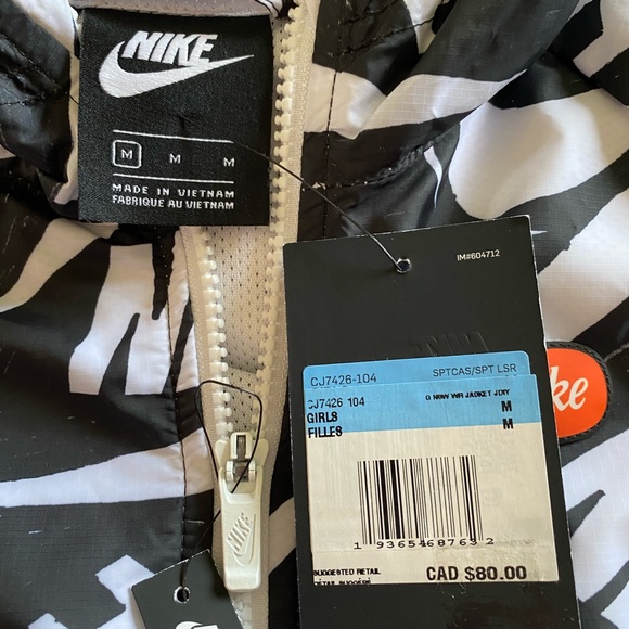 Girls Nike jacket 🧥 NWT - Picture 4 of 4